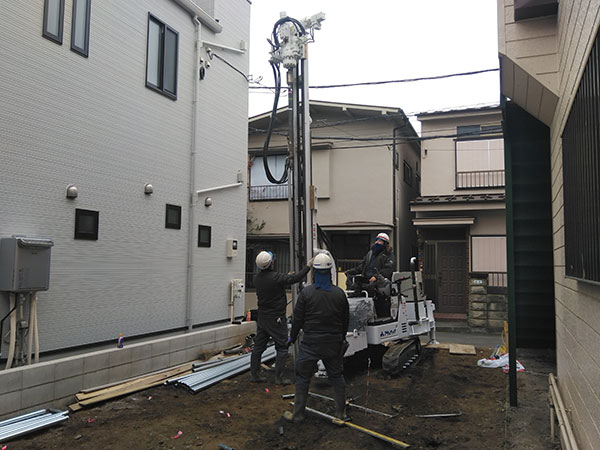 狭小地(間口4.5m)での施工