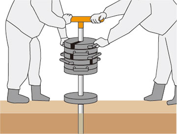 1.0kNの荷重でも貫入しない場合は、そのままハンドルを回転させ、強制的にロッドを貫入させます。ロッドを25cm貫入させるのにハンドルを何半回転させたかを記録し、地盤の性状を判断します。